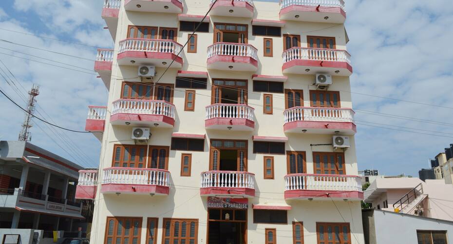 Couples Paradise Hotel, Mount Abu 1